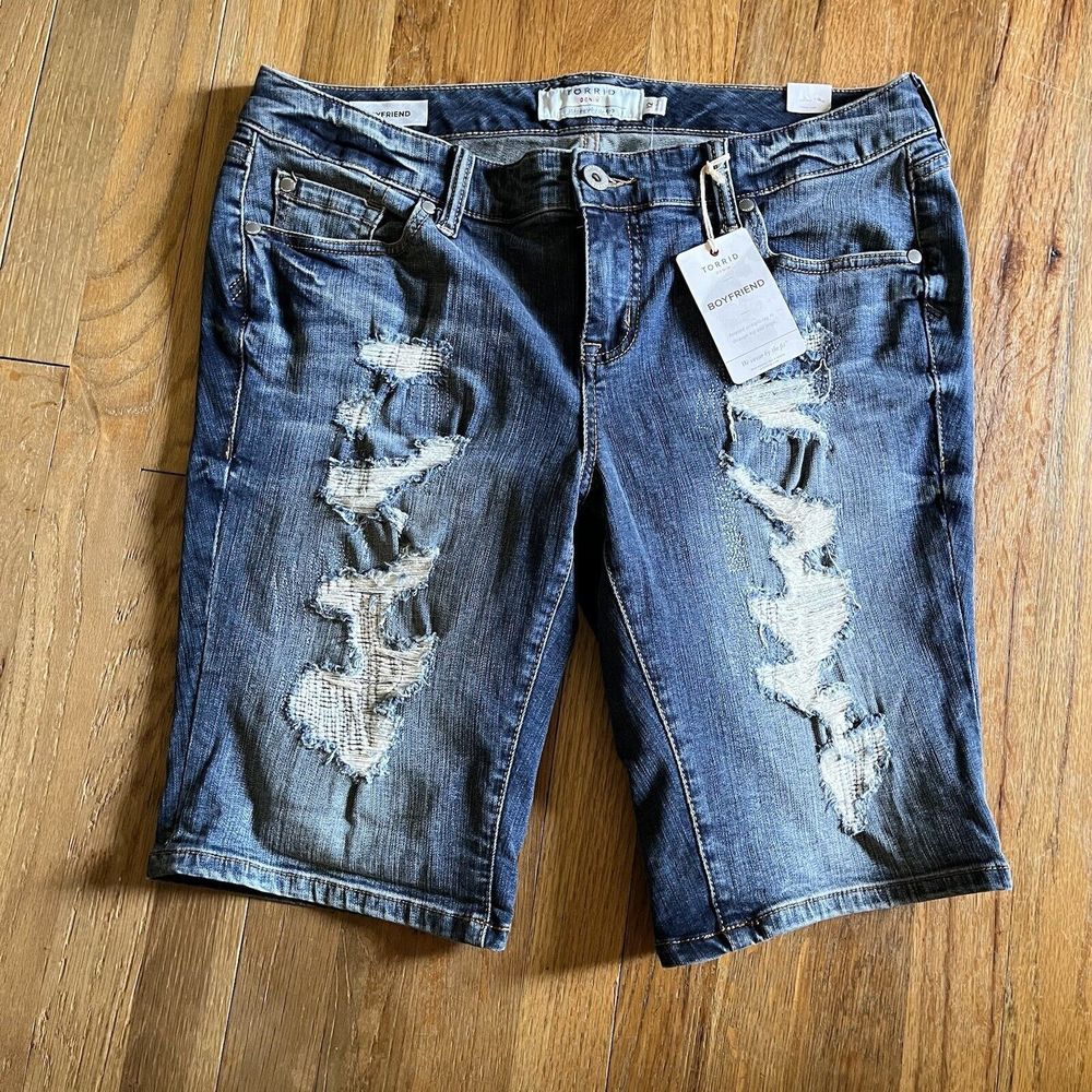 Torrid Boyfriend Jean Denim Bermuda Shorts Distressed Sz 12 NWT